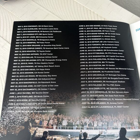 KOTB Mixtape Tour Book - Concert Tour Memorabilia- New kids On The Block 2019 - Picture 14 of 14